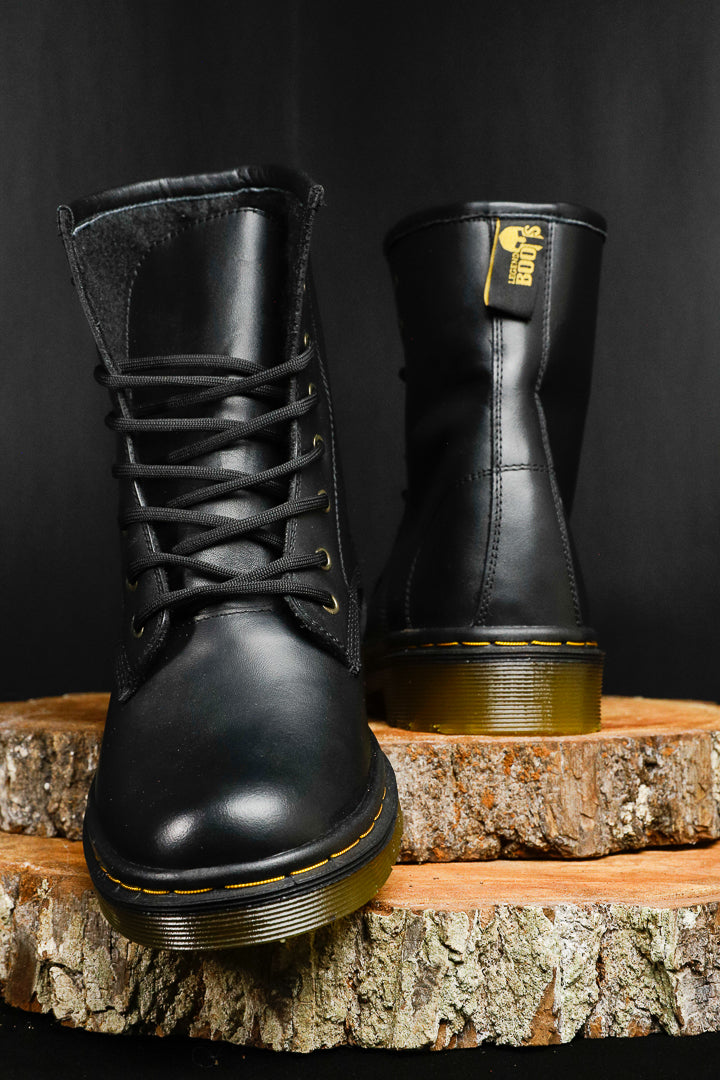 BOTA CLÁSICA NEGRO MATE 8 OJALES.