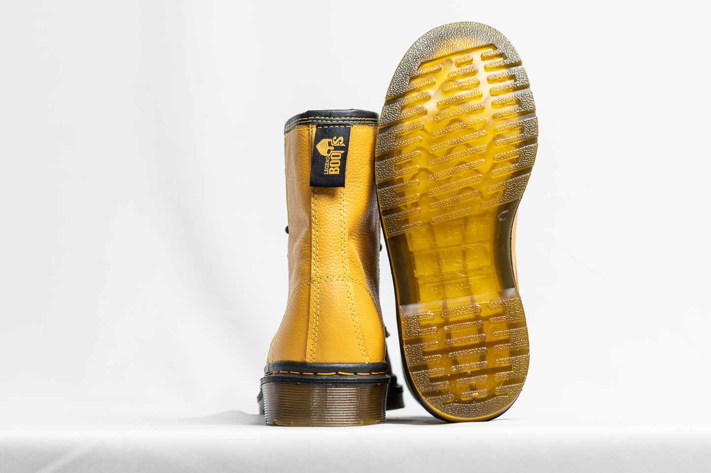 BOTA EN CUERO CLASICA AMARILLO MARTENS