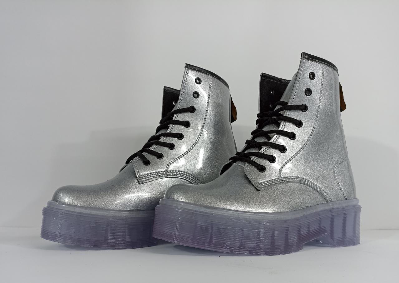 BOTA CHAROL PLATEADO- ESTILO ÚNICO PARA TU GUSTO