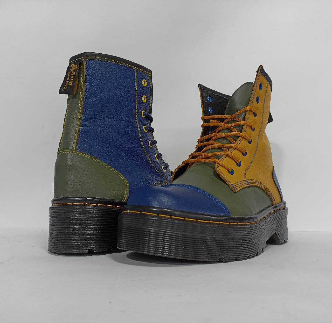 BOTA EN CUERO- DISEÑO COMBINADO A PETICIÓN