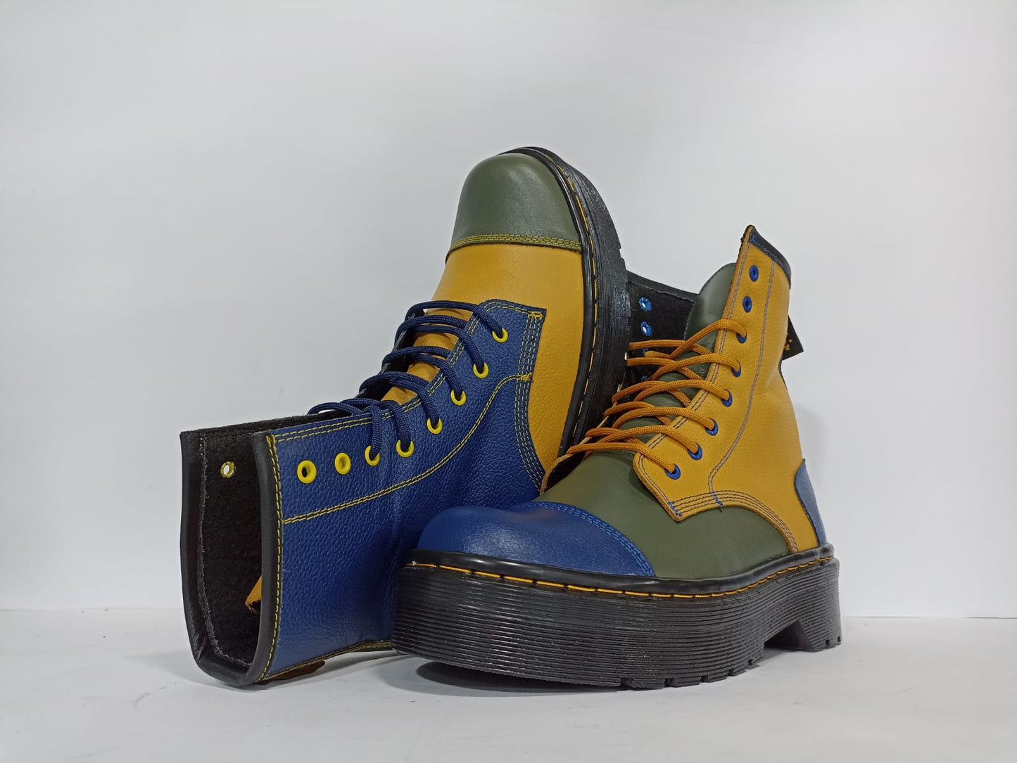 BOTA EN CUERO- DISEÑO COMBINADO A PETICIÓN
