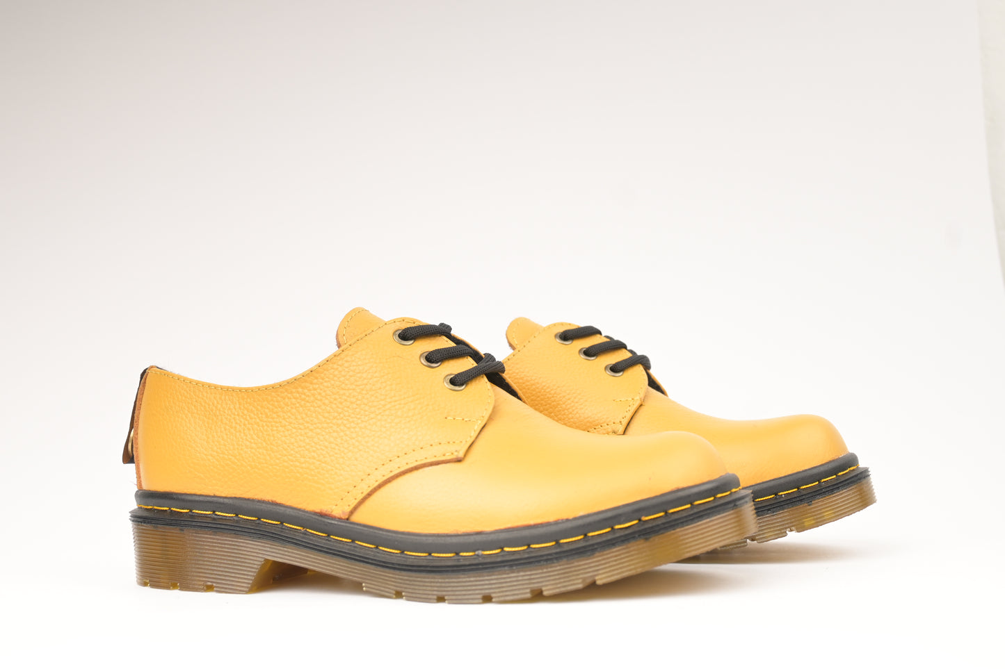 ZAPATO AMARILLO MARTENS