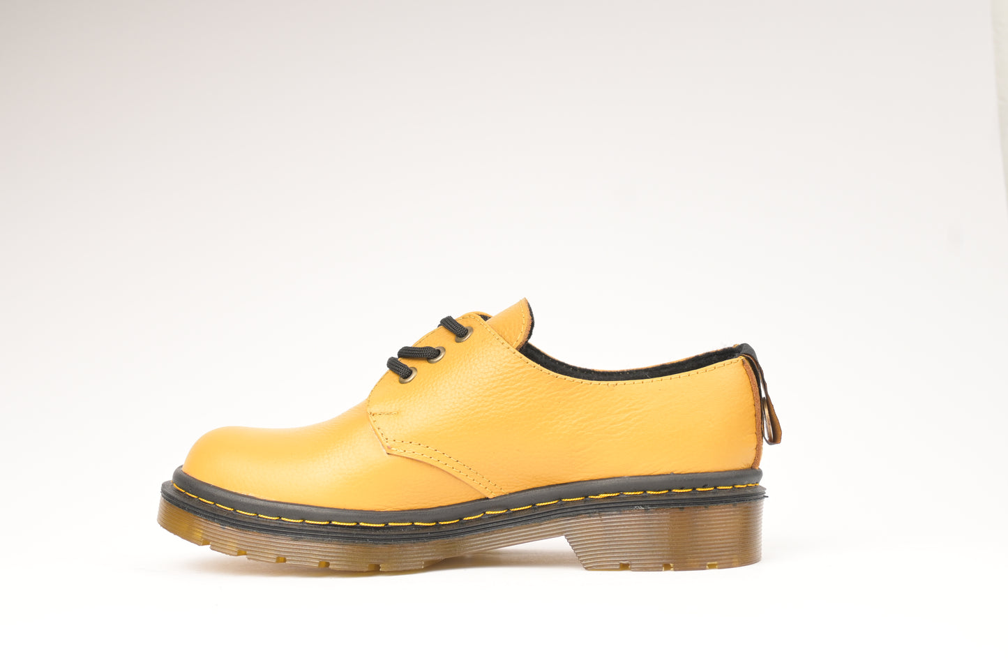 ZAPATO AMARILLO MARTENS