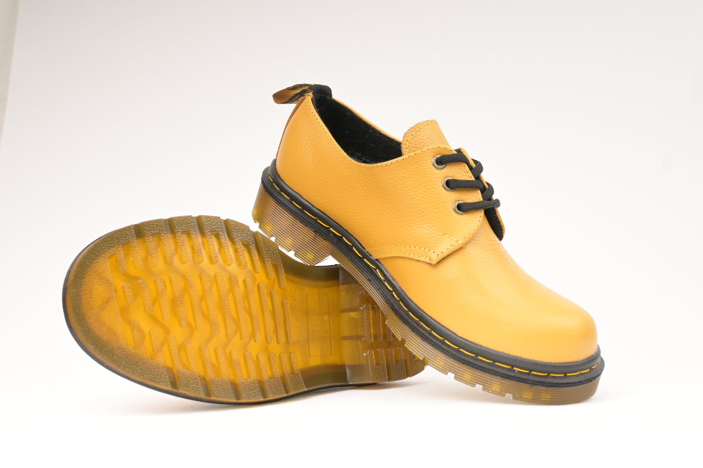 ZAPATO AMARILLO MARTENS