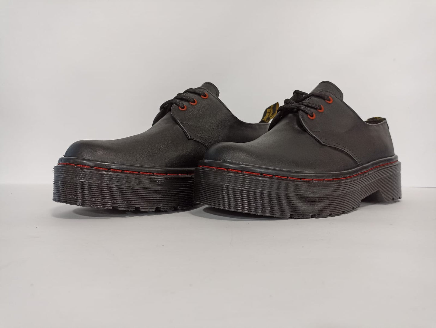 ZAPATOS PLATAFORMA COSTURAS ROJAS